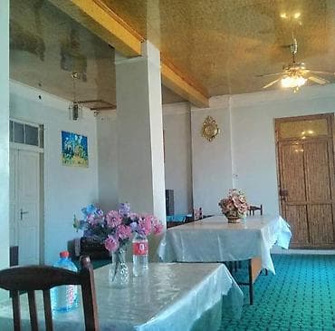 Mehmanxana – şəhər mərkəzinə yaxın yerləşən, sadə və funksional qalma