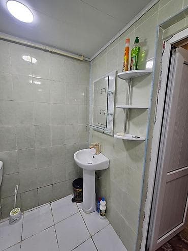 Mənzillərin satışı: Kirayə üçün tam mebellı 2 otaqlı mənzil - Geniş və işıqlı zal: divan — 9