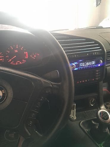 disk teker alemi: BMW sedan, yaşıl-mavi (tünd petrol) rəng. E36 kuzov. - 4 qapı, salon — 6