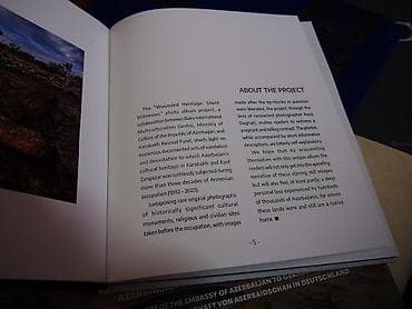 Reza Deqatinin fotoları əsasında 2024-cü ildə nəşr edilmiş "Dağıdılmış — 4