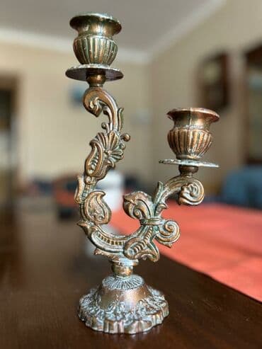 İki şamlı klassik kandelyabr - Material: tökmə metal (bürünc effekti