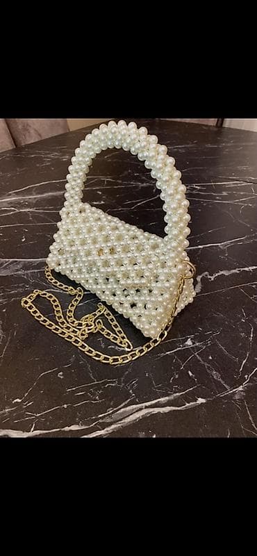 charles keith az: İncili orta boylu çanta - Material: Ağ inci bəzəkli muncuqdan toxunma — 1