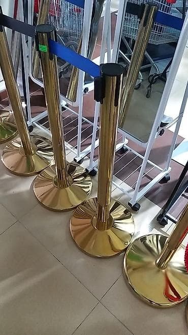Restoran, kafe avadanlığı: Məhsul : arakəsmə
Rəng : qızılı
Qiymət : 1 ayaq 50 manat — 1