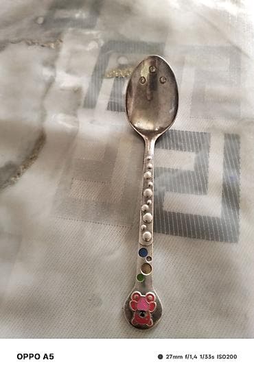 Uşaq qaşığı – metal, rellefli sap dizaynı və rəngli dekor elementləri — 1