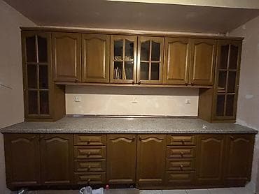 кухна мебель: Mətbəx mebel dəsti - Klassik dizaynlı, qəhvəyi tonlarda taxta fasadlı — 1