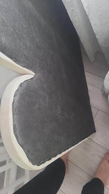 ütü masası: Ağ rəngli geniş makiyaj/iş masası və böyük güzgü dəsti — 3