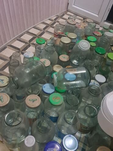 balon boya: Qatıq bankaları və balonlar satılır balacalar. 0.10, böyüklər 0.20 — 1