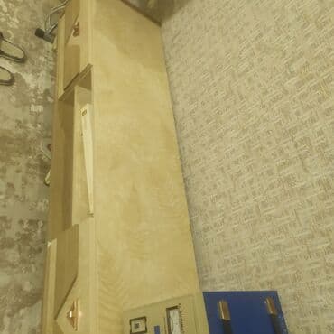 ikinci el çalışma masası: İşlənmiş, Düz TV altlığı, Polkalı — 1