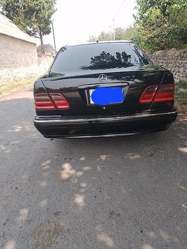 Mercedes-Benz E-Class: 3.2 l | 1999 il Sedan