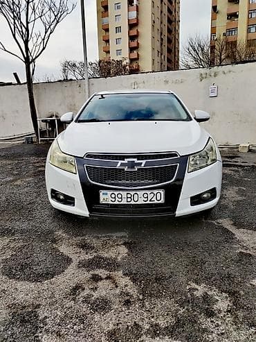 benzin baki: Chevrolet Cruze hatchback - Kuzov: 5 qapılı hatchback, ağ rəng - — 4