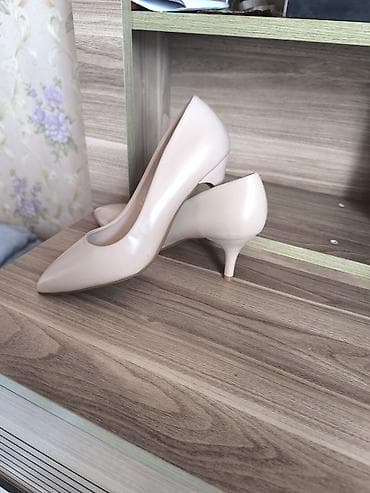 Bej rəngli qadın klassik tuflilər - Rəng: açıq bej (nude), universal