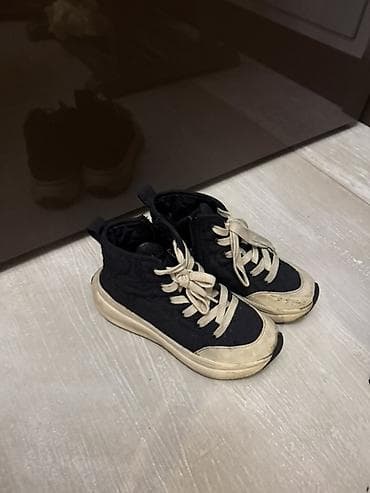 krosofka: Rəng - Qara Krossovkalar, Ölçü: 32, Uniseks — 1