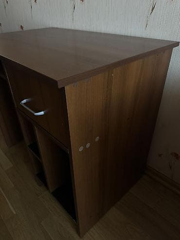 istolar: Düz masa, Polkalı, Siyirməli, Sadə laminat — 2