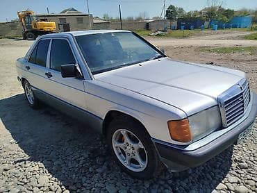 Mercedes-Benz sedan (W201 “190” seriyası) - Kuzov: 4 qapılı sedan