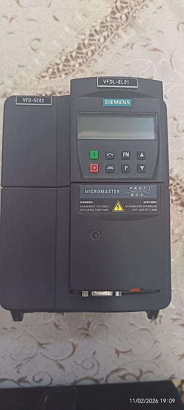 schneider: Sənaye avtomatlaşdırması üçün inverterlər (VFD) və PLC modulları dəsti — 2