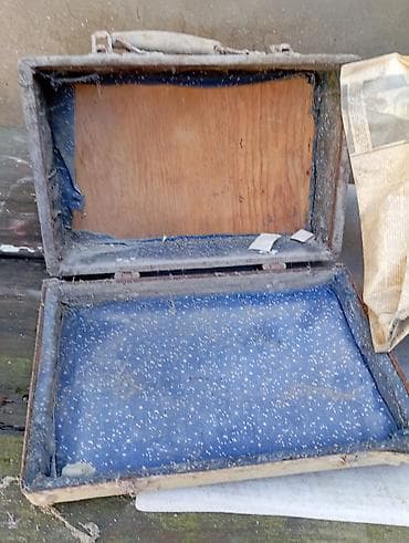 qedimi nacnik: Məhsul: Köhnə taxta çamadan/qutu Təsvir: - Material: taxta korpus — 2