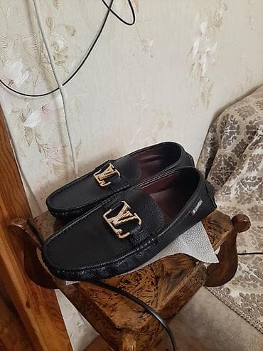 Ayaqqabi 8m endirim buyurun.Teze kimi az geyinilib