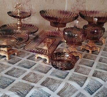 сервиз: Bənövşəyi tonlarda şüşə və qızılı metallı əsaslardan ibarət dəst — 3