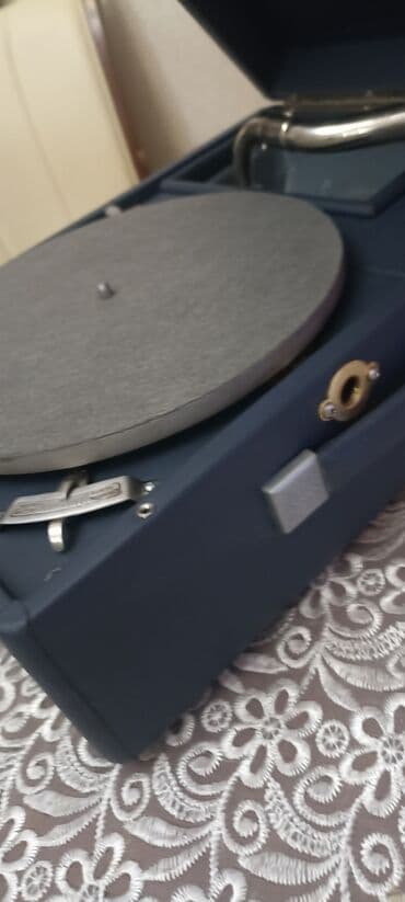 dim listening 1: Retro üslubda çox nadir göy rəngli "LENİNQRAD" patifonu. Üzərində val — 8