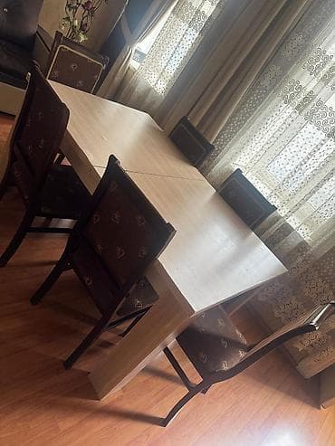 divarda kitab refleri: Qonaq otağı üçün, İşlənmiş, Açılan, Dördbucaq masa, 6 stul — 1