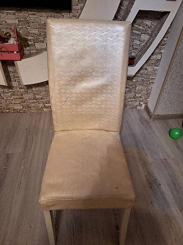 bağca stolu: 6 ədəd stul satılır.1ədədi 6 azn.yüngül təmirə ehtiyacı var — 1