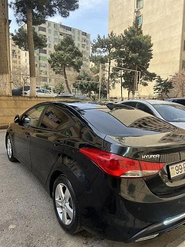 93 opel astra: Hyundai Elantra: 1.6 l | 2012 il Sedan — 1