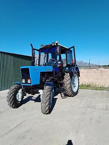 Belarus 82.1 təkərli traktor Texniki xüsusiyyətlər və təchizat: - 4x4 — 3