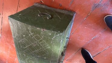 Məişət kimyəvi maddələri: Taxta sandıq/kufr - Material: qalın taxta gövdə, iç tərəfdə möhkəm — 1