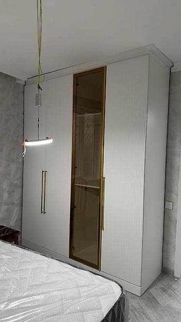 islenmis dolab satilir: Dolab. 400azn.yeni kimidi. Ölcü deqiq deyil. Ünvan keşle*Tehi — 1