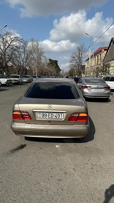 elektrik maşınlar: Mercedes-Benz E‑Class W210 sedan - Ban növü: sedan, 4 qapı - Rəng — 5