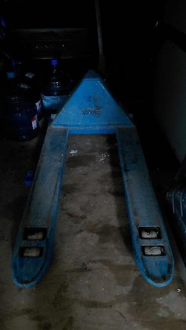 Anbar arabası (palet arabası) - Yükləmə gücü: 3000 kq (korpus