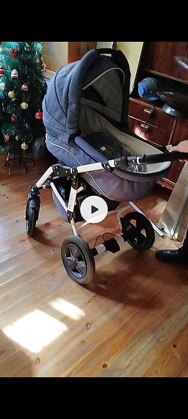 Çıxarıla bilən beşikli araba