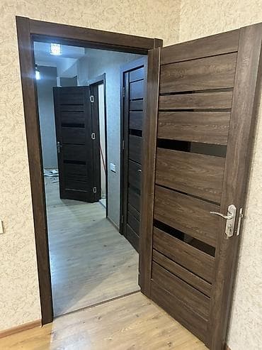 qoz qapı: 6 ededdir. Normal veziyyetdedir. Daxili qapılar dəsti – tünd ağac — 2
