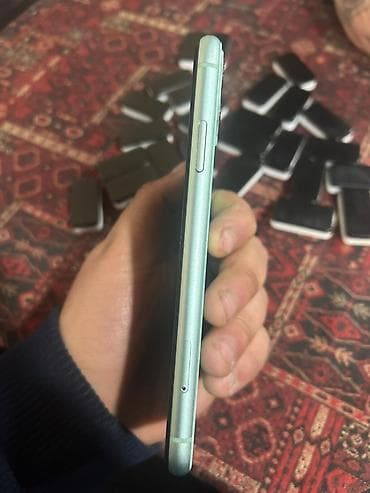 realme telefonlar: IPhone 11, 64 GB — 5