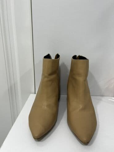 qadın botları: Bej rəngli qadın qısa çəkmələr.Cox az geyinilib hec bir yerinde sökuk — 2