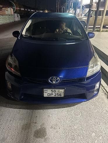 Toyota Prius – hibrid hetçbek
Farası satılır