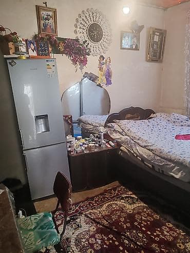 upd qesebesinde evler: TƏCİLİ SATILIR 4OTAQLI 35000 - Daş hasarlı, bağlı həyət. 4otaqlı — 9