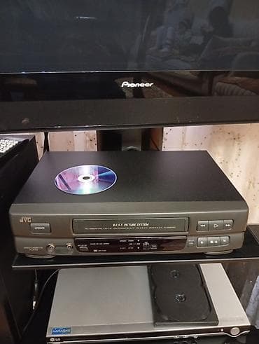 JVC VHS videomaqnitofon - Model: JVC (ön paneldə “B.E.S.T. Picture