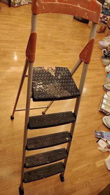 nərdivan: Beşpilləli qatlanan nərdivan - Material: möhkəm metal karkas, yuxarı — 3