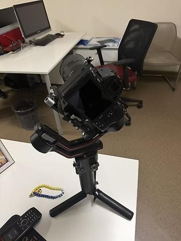 canon 6d mark ii: Sony A7 3 az islenmisdi.obyektiv Tamron 28-75mm Di 3 RXD f2.8.gimbal — 1