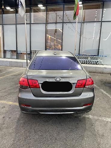 saipa salon: Boz rəngdə olan bu avtomobil rahat idarəetmə və funksionallıq təklif — 8