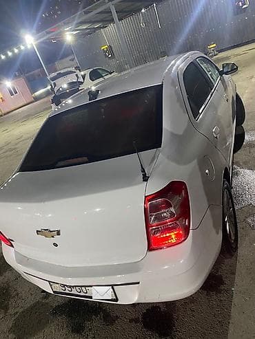 zapi maşin: Təcili satilir heç bir prablemi yoxdur Ağ rəngli 4 qapılı sedan — 8