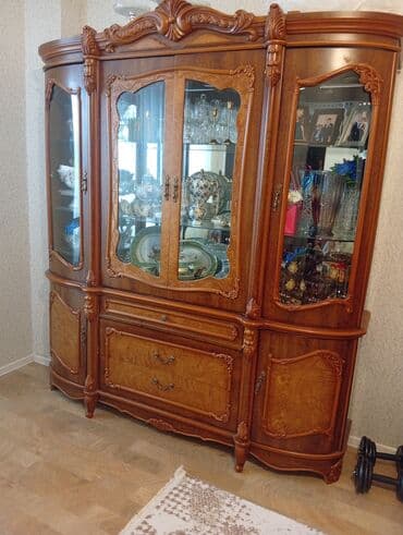 Şüşəli dolab vitrini, İşlənmiş