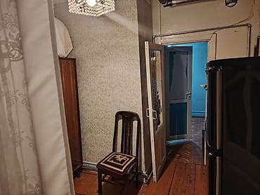 Ev 5 mərtəbəli binanın 2ci mərtəbəsidir. 1 otaqdır, amma 2 otağa — 5