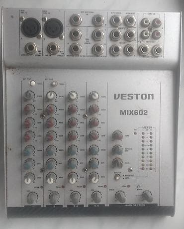 Mikşerlər: Behringer — 1