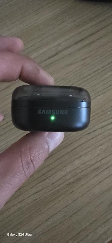 Техника и электроника: Б/у Беспроводные (Bluetooth) Наушники, Samsung, цвет - Черный — 3