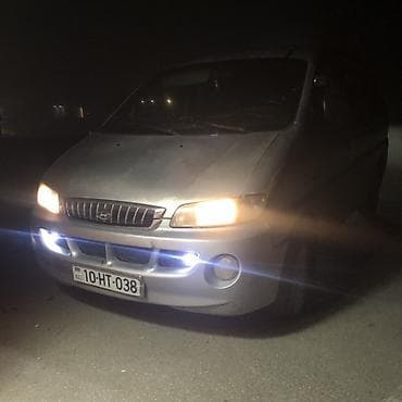 suse qiymetleri: Hyundai Starex miniven - Kuzov: gümüşü rəng, 5 qapı - Nömrə nişanı — 2
