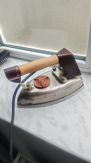 kömür ütüsü: Məhsul: Sovet istehsalı elektrik ütüsü (model “У-3”) Təsvir: - — 3