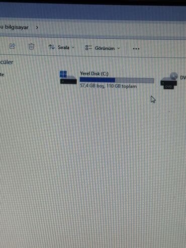 Samsung noutbuk - Ekran: 15.6" (təxminən), parlaq ekran - Klaviatura