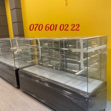 Şirniyyat vitrinleri